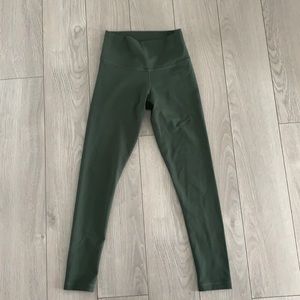 ARITZIA TNA HIGH RISE LEGGING